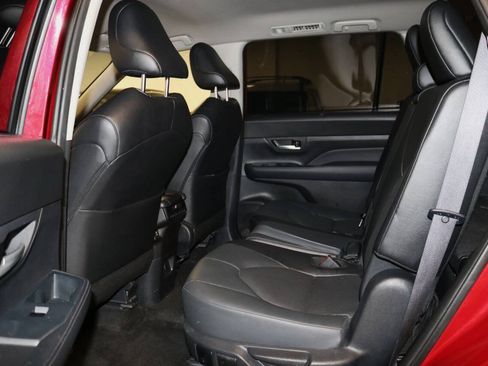 Used 2024 Toyota Grand Highlander AWD image 14