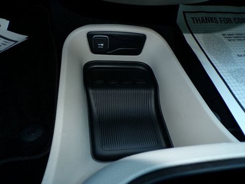 Used 2023 Chrysler Pacifica Touring-L image 30