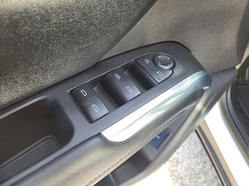 Used 2025 Chevrolet Traverse LT image 20