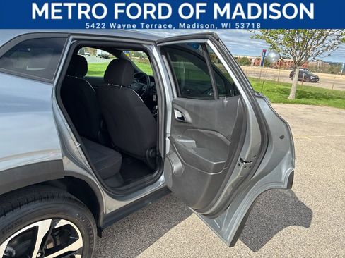Used 2025 Chevrolet Trax RS w/ Driver Confidence Package FWD image 39