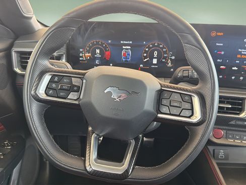 Used 2025 Ford Mustang GT Premium RWD image 9