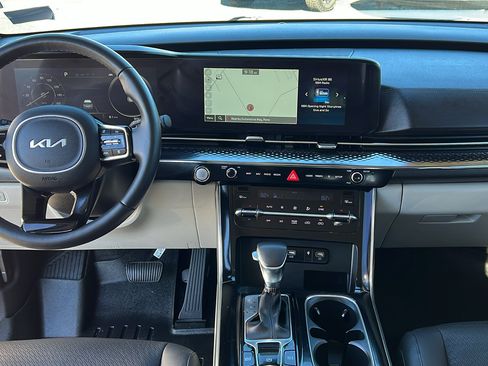 Used 2023 Kia Carnival SX Prestige FWD image 15