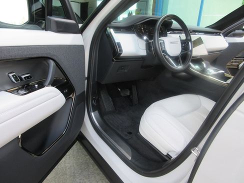 Used 2024 Land Rover Range Rover Sport SE image 6
