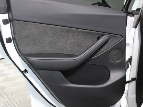 Used 2022 Tesla Model Y Performance image 25