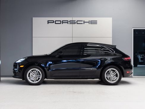 Certified 2021 Porsche Macan S AWD/4WD image 2