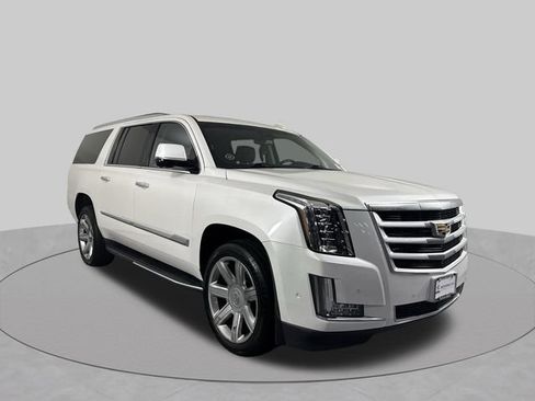 Used 2019 Cadillac Escalade ESV Luxury AWD/4WD image 3