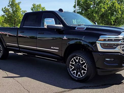Used 2025 RAM 2500 Limited AWD/4WD image 2
