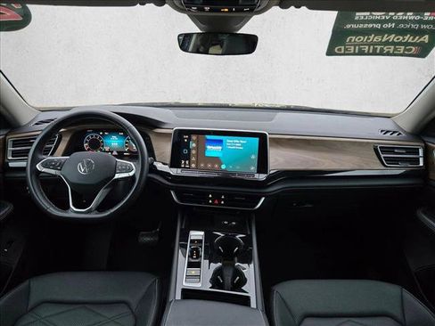 Used 2025 Volkswagen Atlas SE image 16