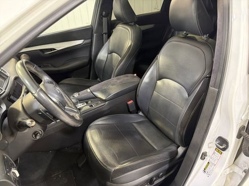 Used 2019 INFINITI QX50 Essential w/ Sensory Package image 12