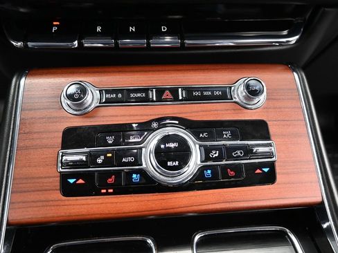 Used 2023 Lincoln Aviator Reserve w/ Equipment Group 201A image 18