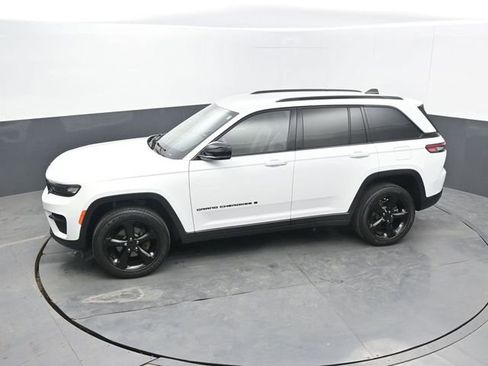 Used 2023 Jeep Grand Cherokee Altitude image 45