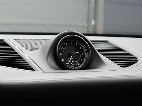 Used 2022 Porsche Macan image 12