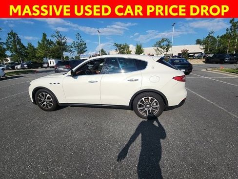 Used 2017 Maserati Levante AWD/4WD image 8