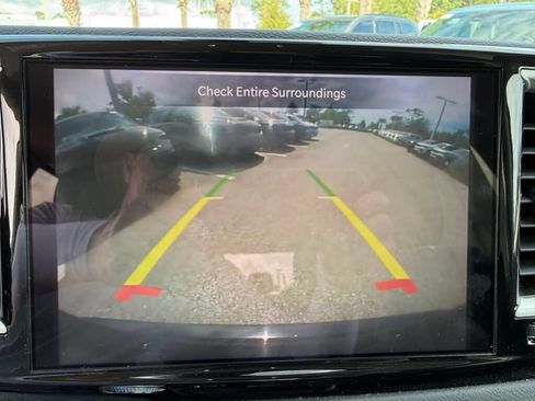 Used 2024 Chrysler Pacifica Touring-L FWD image 28