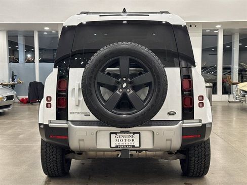 Used 2021 Land Rover Defender 110 SE image 5