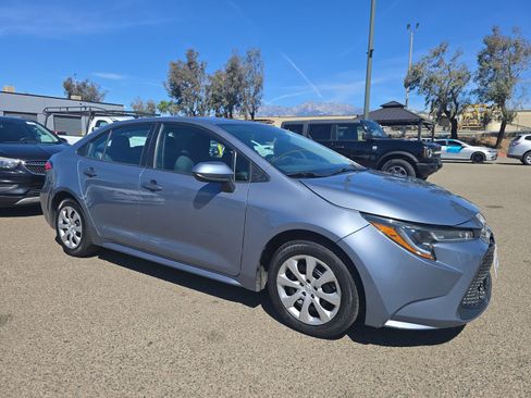 Used 2022 Toyota Corolla LE image 4