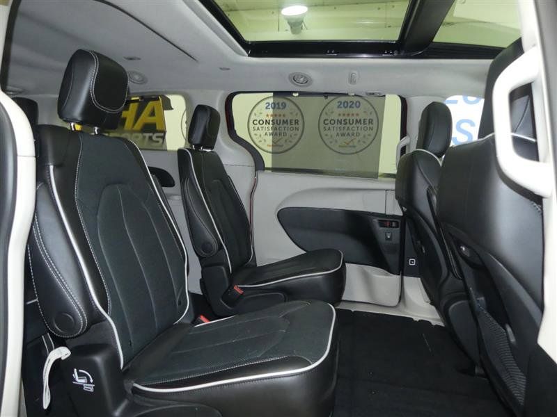 Used 2023 Chrysler Pacifica Limited AWD/4WD image 25