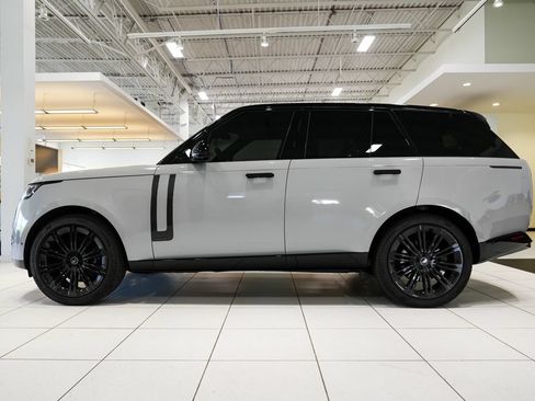 Used 2025 Land Rover Range Rover Autobiography AWD/4WD image 6