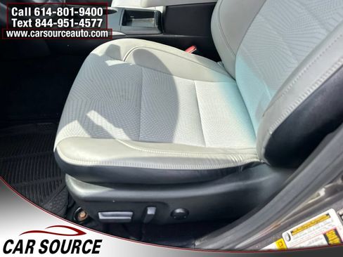 Used 2016 Toyota Camry SE FWD image 12
