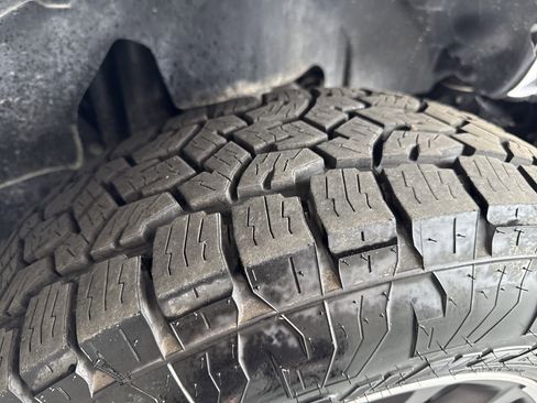 Used 2023 Jeep Gladiator Overland image 16