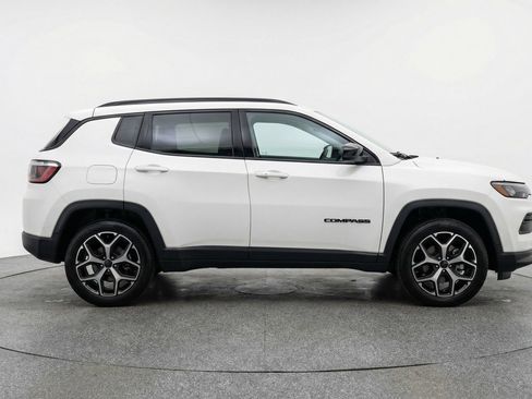 Used 2025 Jeep Compass Limited AWD/4WD image 11
