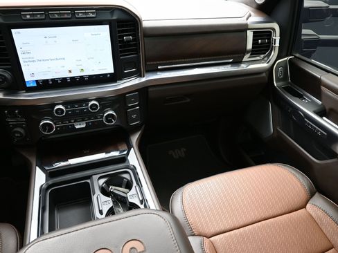 Used 2024 Ford F250 King Ranch w/ Chrome Package image 38