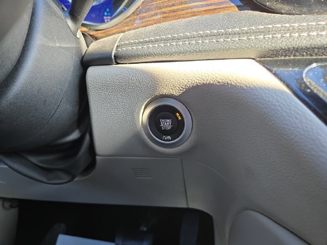 Used 2023 Chrysler Pacifica Limited FWD image 25