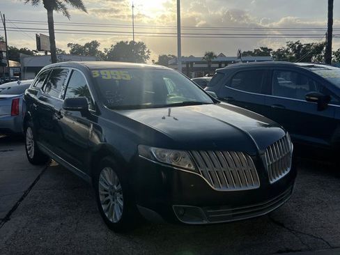 Used 2010 Lincoln MKT 2WD image 3