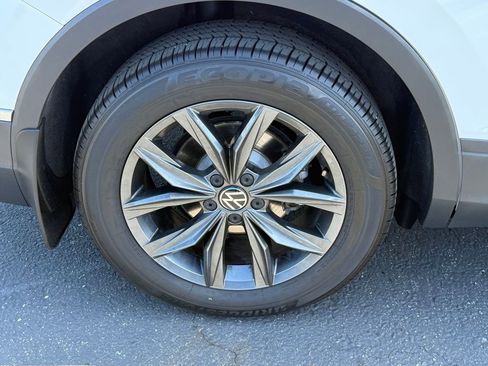 Used 2023 Volkswagen Tiguan SE image 8