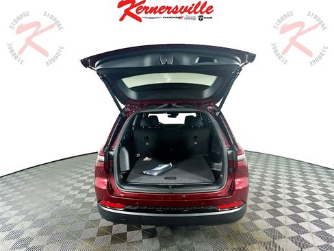 New 2025 Jeep Grand Cherokee Altitude image 15