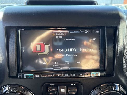 Used 2017 Jeep Wrangler Unlimited Sahara image 16