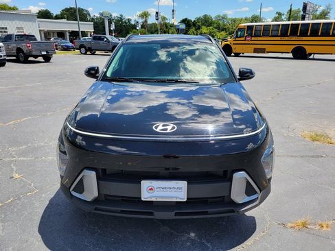 Used 2025 Hyundai Kona SEL FWD image 8