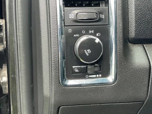 Used 2017 RAM 1500 Laramie AWD/4WD image 16