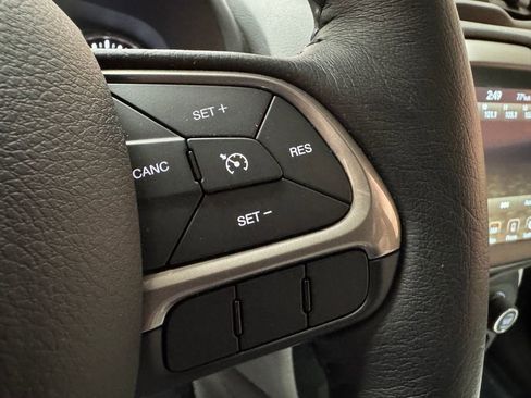 Used 2022 Jeep Renegade Limited AWD/4WD image 16