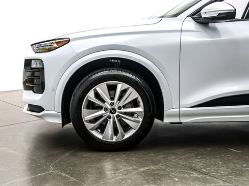 Used 2025 Audi Q6 e-tron Premium Plus w/ Premium Plus image 11