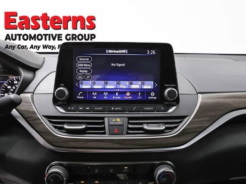 Used 2025 Nissan Altima 2.5 SV image 12