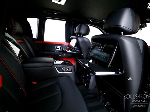 Used 2022 Rolls-Royce Cullinan Black Badge image 29