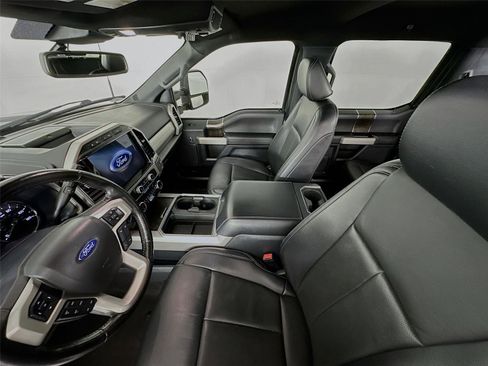 Used 2022 Ford F250 Lariat w/ Black Appearance Package image 5