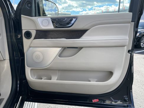 Used 2019 Lincoln Navigator Reserve w/ Cargo Package image 9