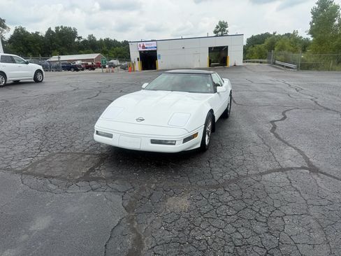 Used 1996 Chevrolet Corvette Coupe RWD image 1