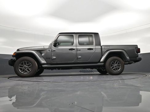 Used 2025 Jeep Gladiator Sport AWD/4WD image 30