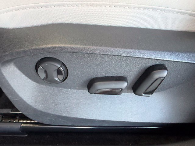 Used 2025 Volkswagen Taos SE FWD image 20