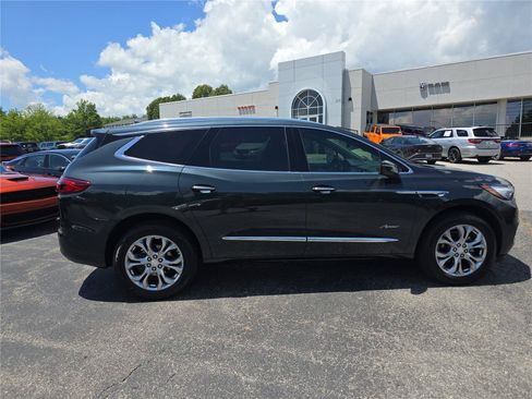 Used 2021 Buick Enclave Avenir w/ Avenir Technology Package FWD image 2