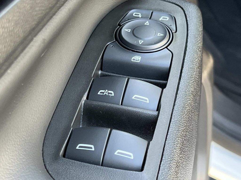Used 2021 Chevrolet Equinox LT FWD image 32