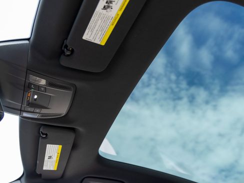 Certified 2023 Porsche Taycan image 27