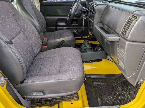 Used 2002 Jeep Wrangler SE image 16