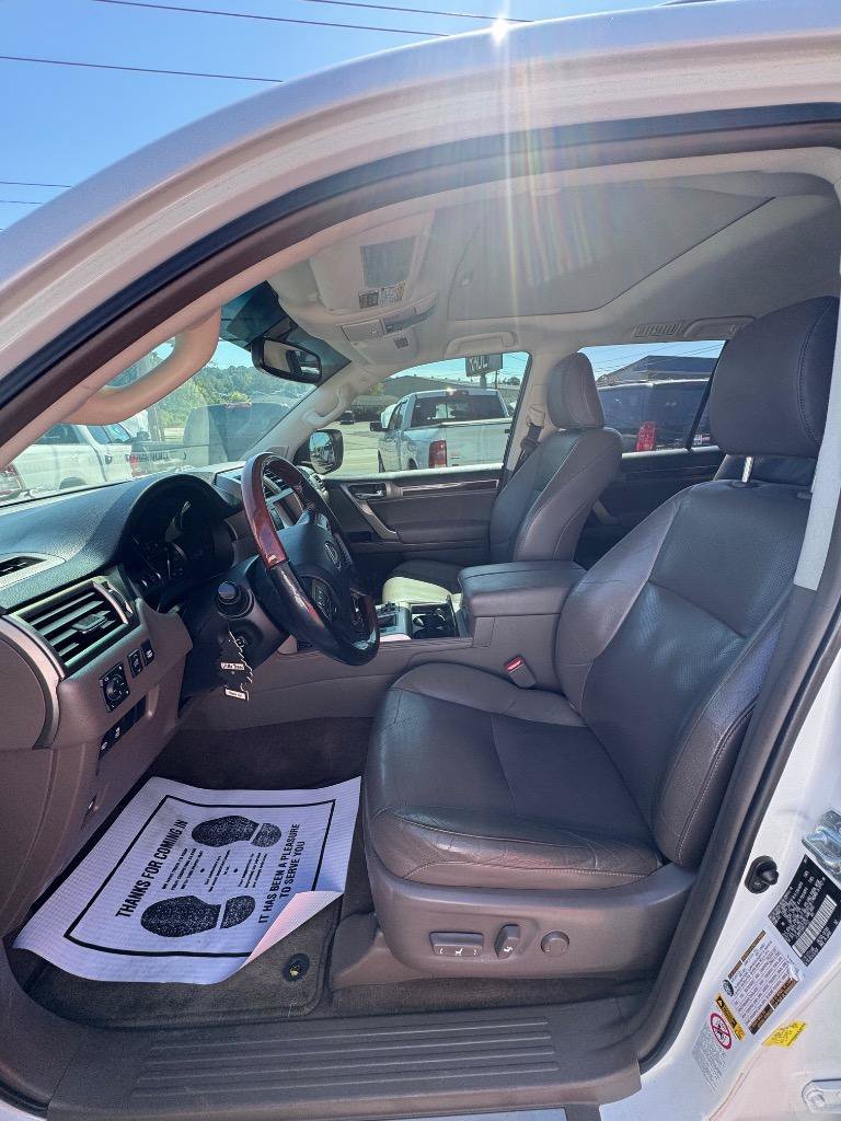 Used 2017 Lexus GX 460 Premium w/ Premium Package AWD/4WD image 13