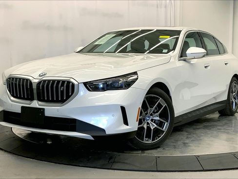 Used 2025 BMW i5 xDrive40 w/ Premium Package AWD/4WD image 2