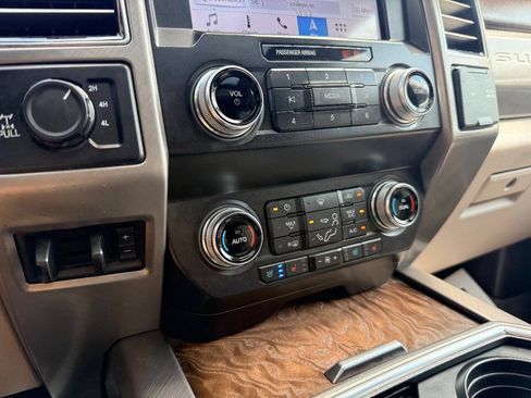 Used 2019 Ford F250 Limited w/ FX4 Off-Road Package AWD/4WD image 28