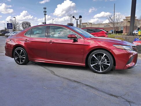 Used 2018 Toyota Camry XSE image 8